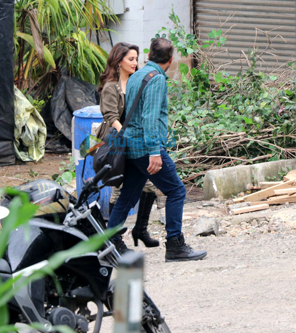 madhuri dixit ajay devgn and anil kapoor snapped on the location of total dhamaal 1