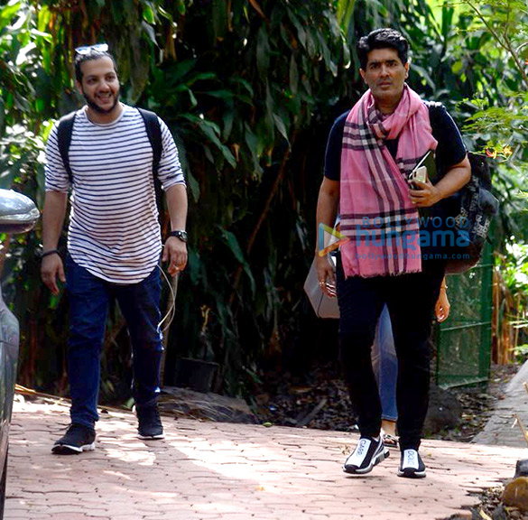 manish malhotra snapped in bandra 2