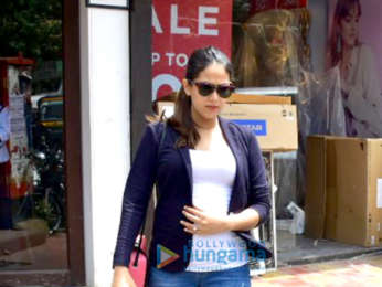 Mira Rajput snapped at Bastian in Bandra