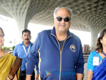 Priyanka Chopra, Nick Jonas and others snapped at the airport