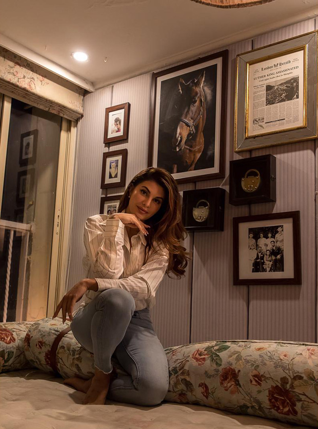 Race 3 actress Jacqueline Fernandez visits Gauri Khan's design store Race 3 actress Jacqueline Fernandez visits Gauri Khan's design store