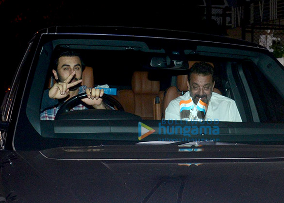 ranbir kapoor sanjay dutt and alia bhatt spotted at rishi kapoors home 3