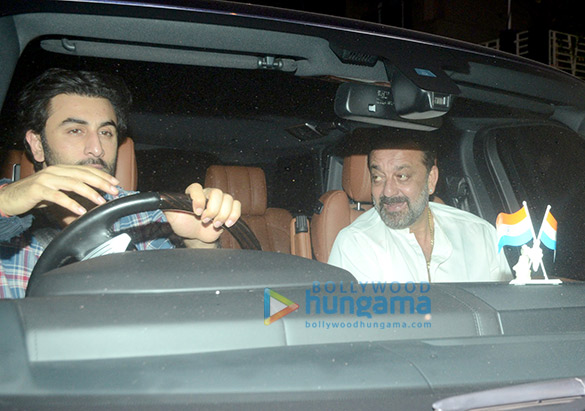ranbir kapoor sanjay dutt and alia bhatt spotted at rishi kapoors home 5