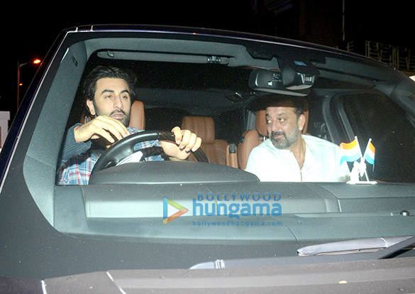 ranbir kapoor sanjay dutt and alia bhatt spotted at rishi kapoors home 6