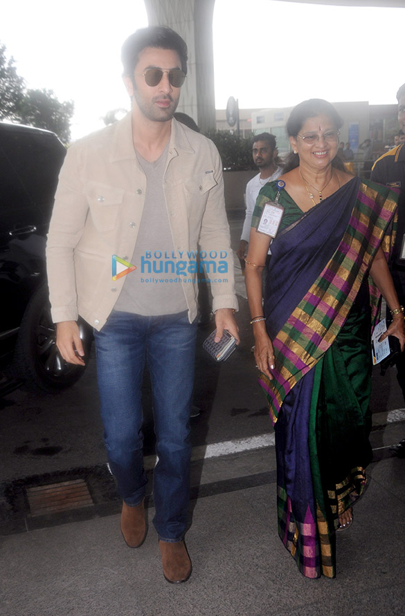 ranbir kapoor snapped at the airport leaving to attend the iifa awards in new york 3