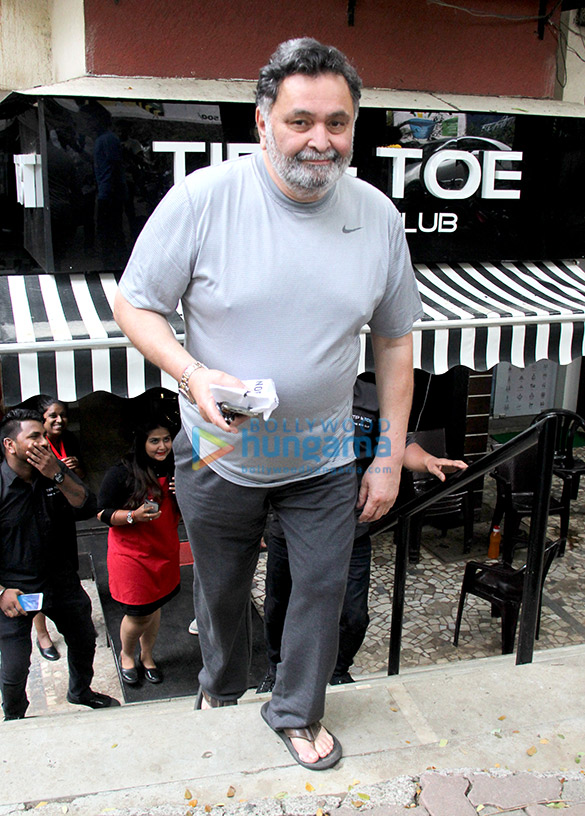 rishi kapoor snapped at tip and toe salon in bandra 3