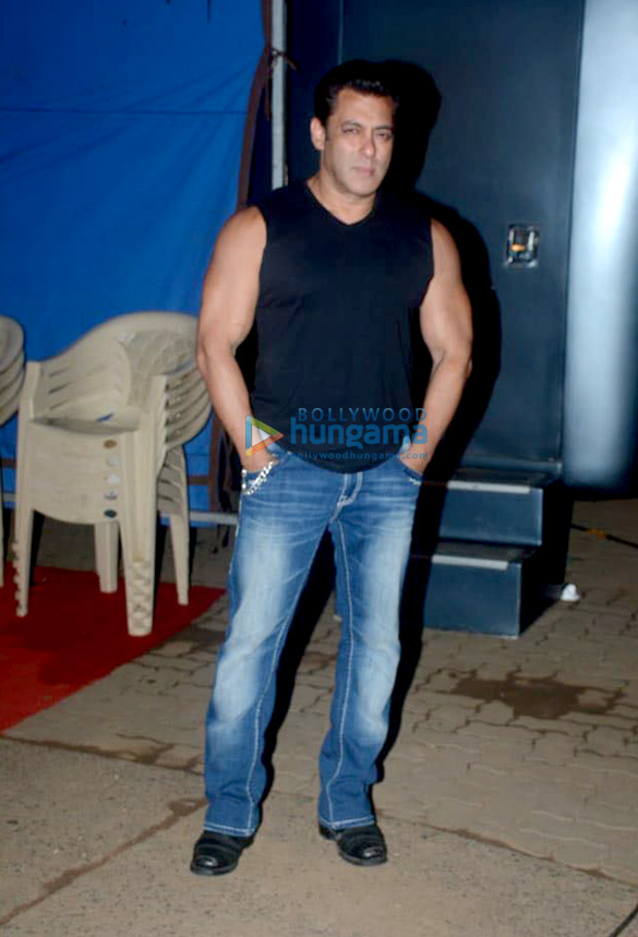 salman khan bobby deol and jacqueline fernandez spotted at mehboob studio in bandra 1