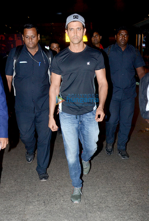 salman khan jacqueline fernandez janhvi kapoor bipasha basu and others snapped at the airport 3