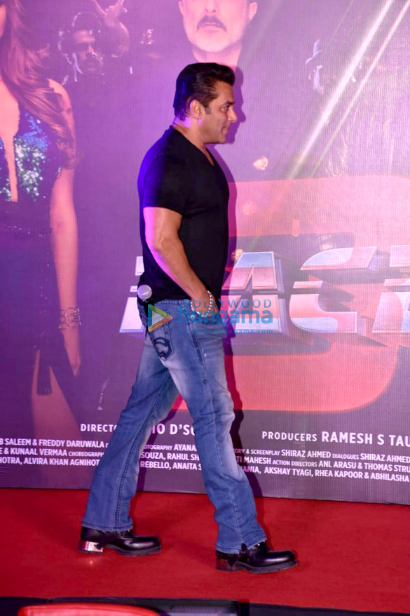 salman khan jacqueline fernandez saquib saleem daisy shah and others grace the launch of the track allah duhai hai from race 3 4