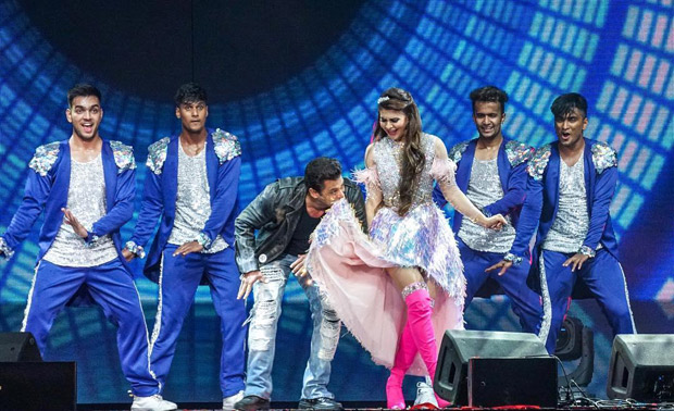 WATCH: Salman Khan and Jacqueline Fernandez recreate 'Jumme Ki Raat' on DaBangg Reloaded Tour