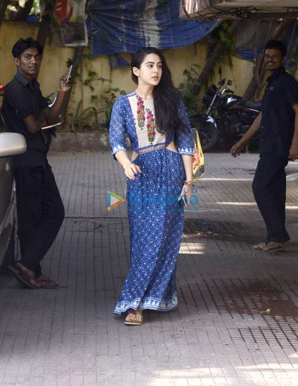 sara ali khan snapped post her gym session in mumbai 1