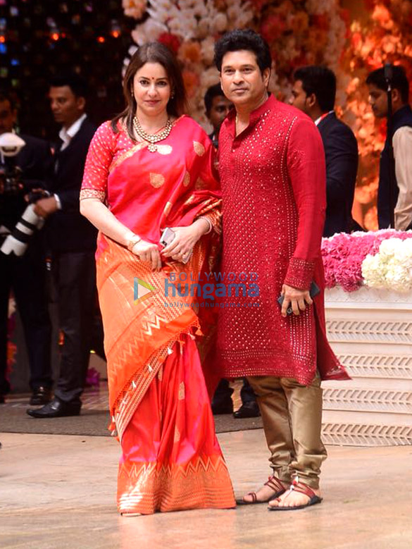 shah rukh khan gauri khan ranbir kapoor and other celebs snapped attending akash and shlokas engagement ceremony 3