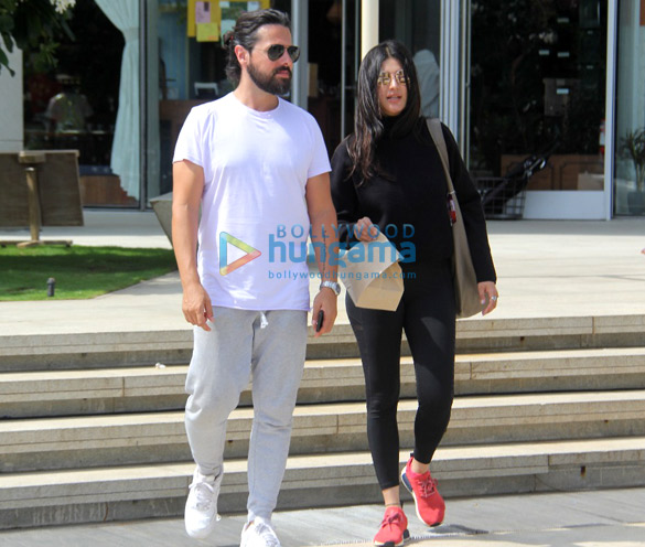 Shruti Haasan snapped with boyfriend Michael Corsale Shruti Haasan snapped with boyfriend Michael Corsale