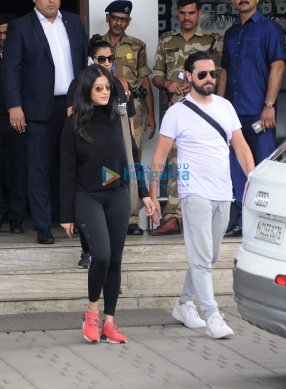 shruti haasan snapped with boyfriend michael corsale 2