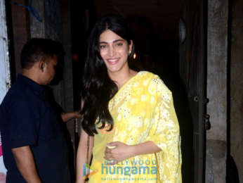 Shruti Haasan snapped with her boyfriend post dinner