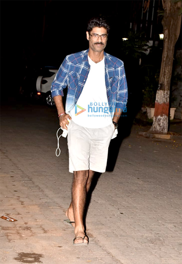 Sikander Kher snapped in Mumbai Sikander Kher snapped in Mumbai
