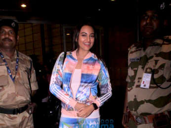Varun Dhawan, Sonakshi Sinha, Amyra Dastur and others snapped at the airport