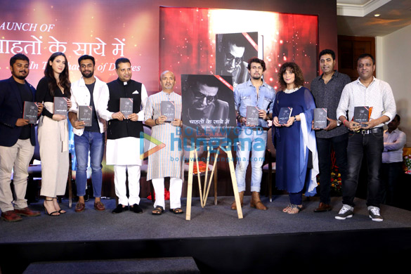 Sonu Nigam launches Basant Chaudhary’s book ‘Chaahaton Ke Saaye Mein’ Sonu Nigam launches Basant Chaudhary’s book ‘Chaahaton Ke Saaye Mein’