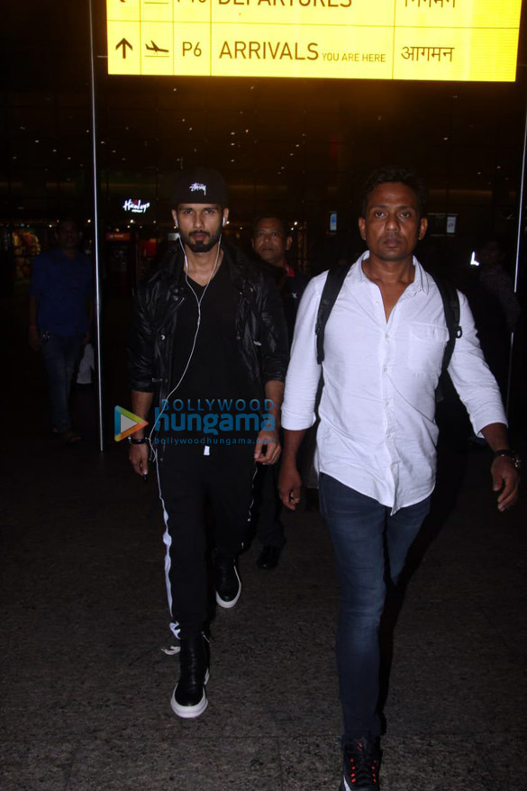 sophie choudry and shahid kapoor snapped at the airport 2