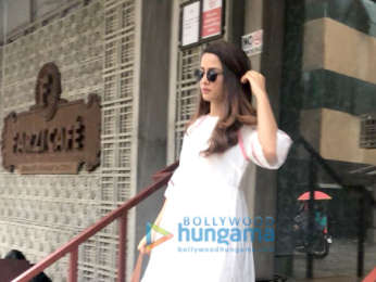Surveen Chawla spotted at Farzi Cafe Surveen Chawla spotted at Farzi Cafe
