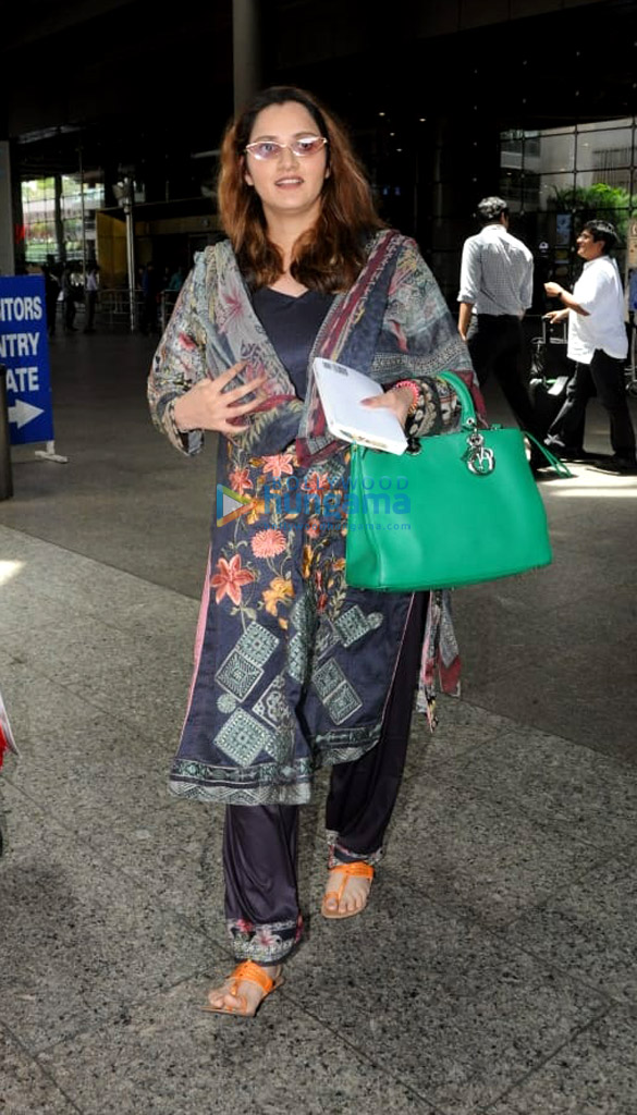 urvashi rautela and sania mirza snapped at the airport 2