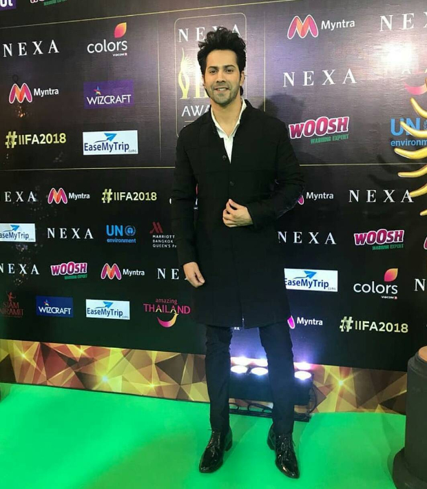 Varun Dhawan for IIFA Rocks 2018 green carpet