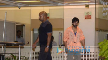 Varun Dhawan spotted at Hinduja hospital to see his newborn niece