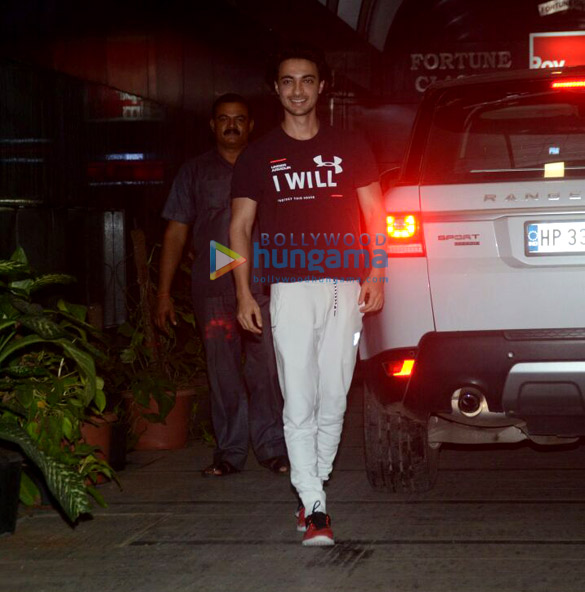 aayush sharma and warina hussain spotted at the gym in bandra 4