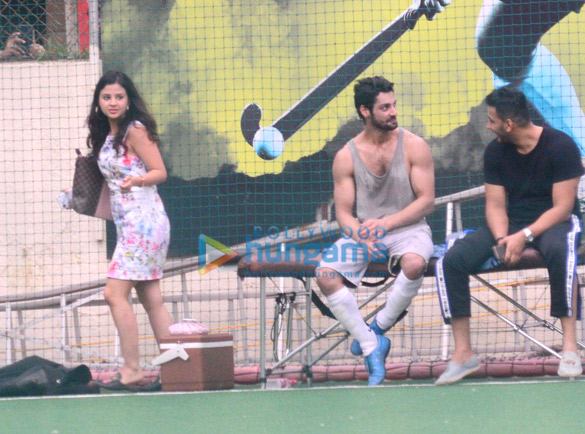 abhishek bachchan and mahendra singh dhoni and others snapped at a football match 7