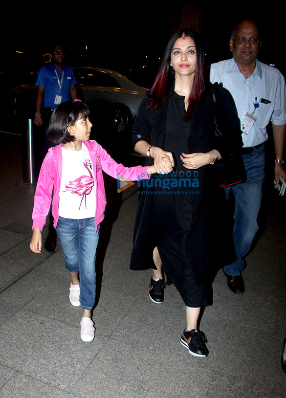 aishwarya rai bachchan and jackky bhagnani snapped at the airport 4