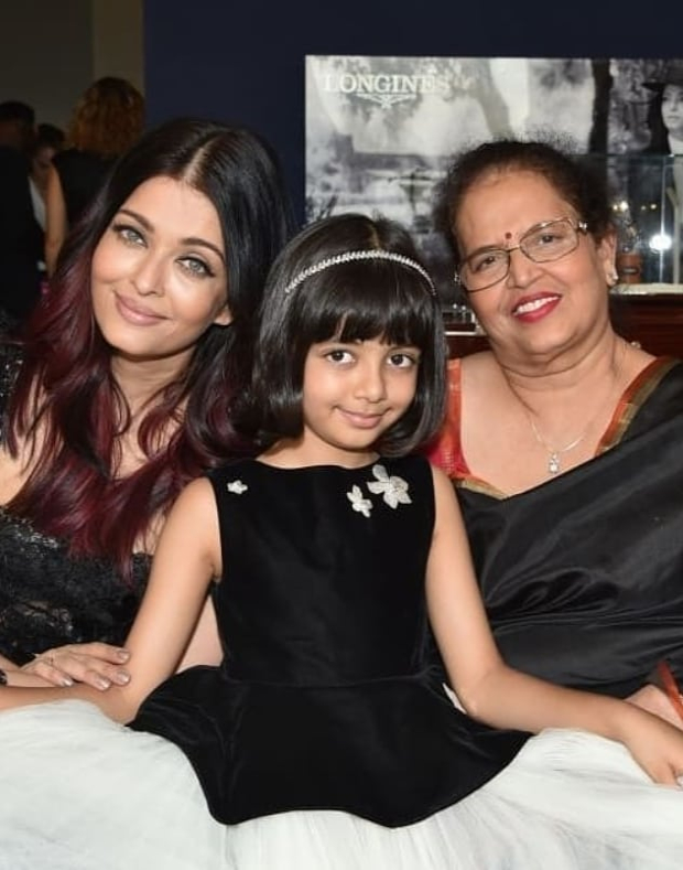 Like mother, like daughter! Aishwarya Rai Bachchan twinning with Aaradhya  Bachchan will make you go Aww! : Bollywood News - Bollywood Hungama