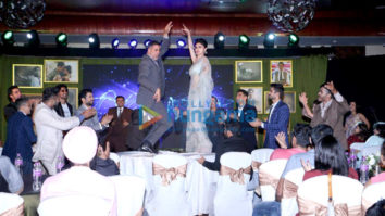 Akshay Kumar, Mouni Roy and others launch ‘Naino Ne Baandhi’ song from Gold