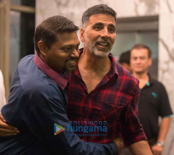 akshay kumar hosted a special screening of marathi film chumbak at yashraj film studio 3