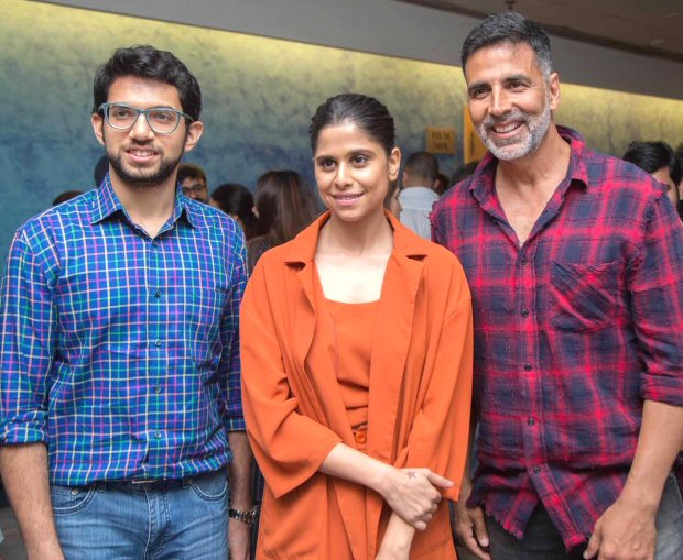 Akshay Kumar strikes a pose with Aditya Thackeray and Marathi actors Sachin Khedekar and Sai Tamhankar at Chumbak screening
