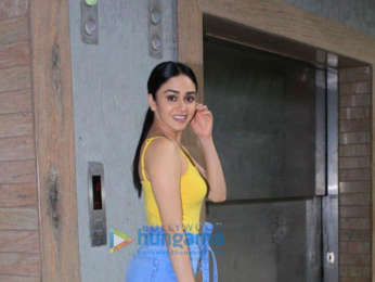 Amruta Khanvilkar spotted at Bombay Cocktail Bar