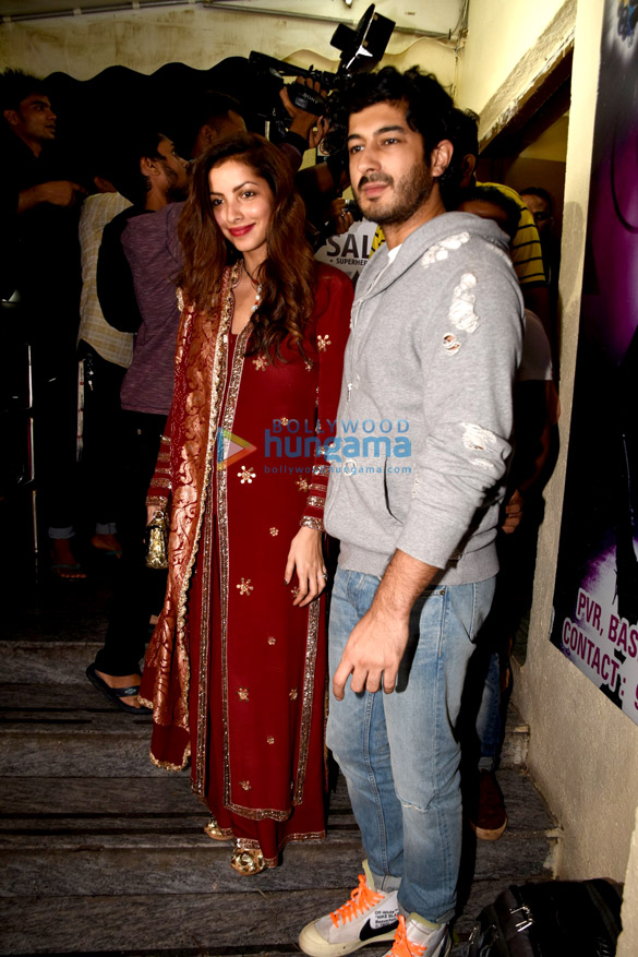 celebs grace the special screening of dhadak 6