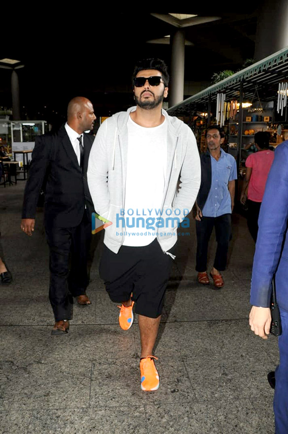 deepika padukone katrina kaif and arjun kapoor snapped at the airport 3