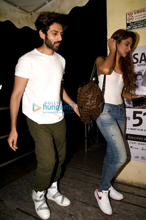 ekta kapoor and kartik aaryan snapped in juhu 3