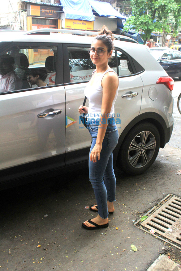 fatima sana shaikh snapped at sequel in bandra 6 3