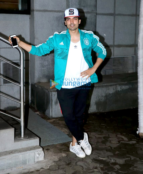 Gurmeet Choudhary spotted at Starbucks in Andheri Gurmeet Choudhary spotted at Starbucks in Andheri