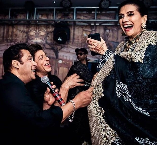 Here are some of the UNSEEN MOMENTS of Shah Rukh Khan, Salman Khan, Varun Dhawan and others from Sonam Kapoor - Anand Ahuja's wedding