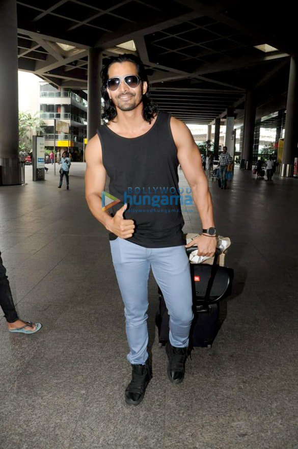 huma qureshi yami gautam saqib saleem and others snapped at the airport 05