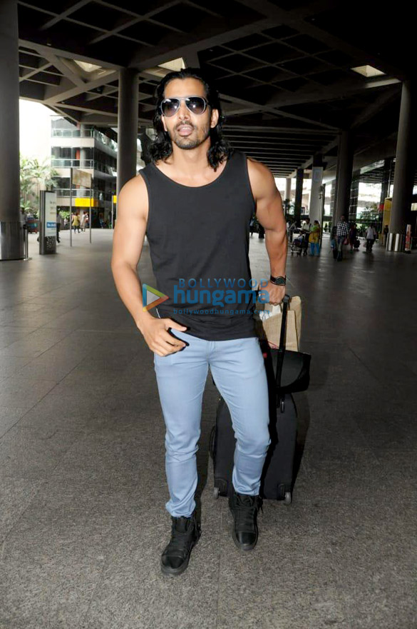huma qureshi yami gautam saqib saleem and others snapped at the airport 06