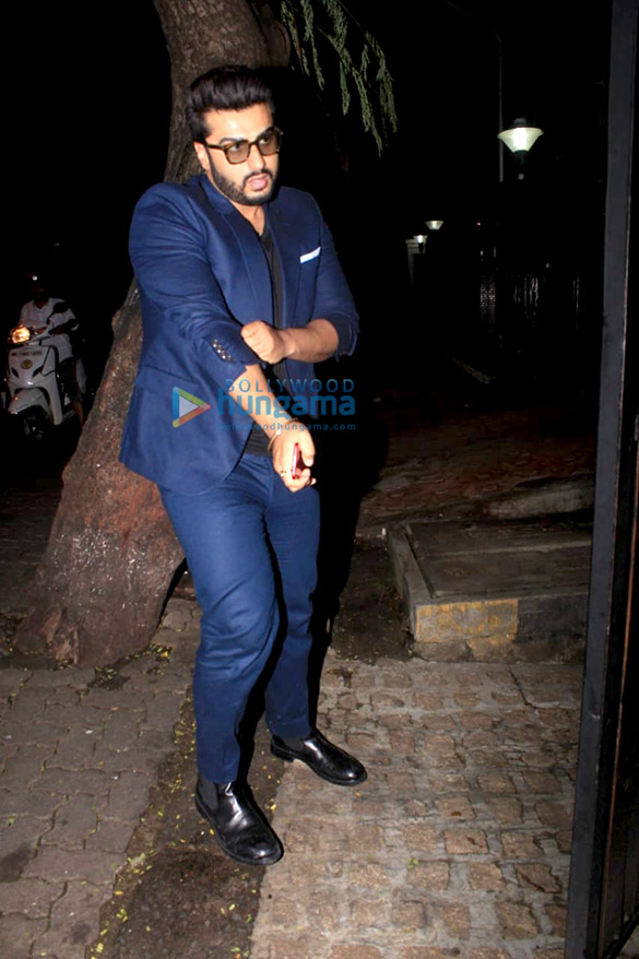 janhvi kapoor and arjun kapoor spotted at sonam kapoors house in juhu 5