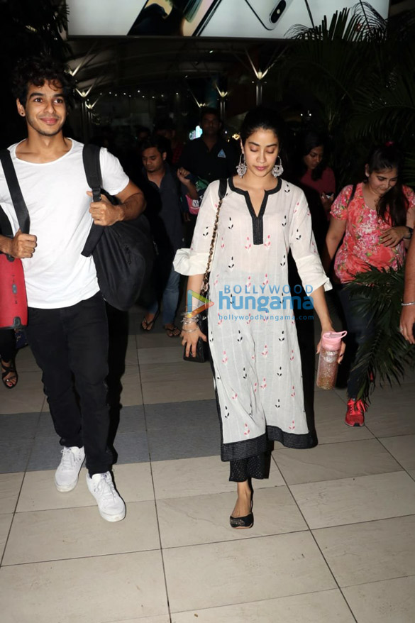 janhvi kapoor and ishaan khatter snapped at the airport 6