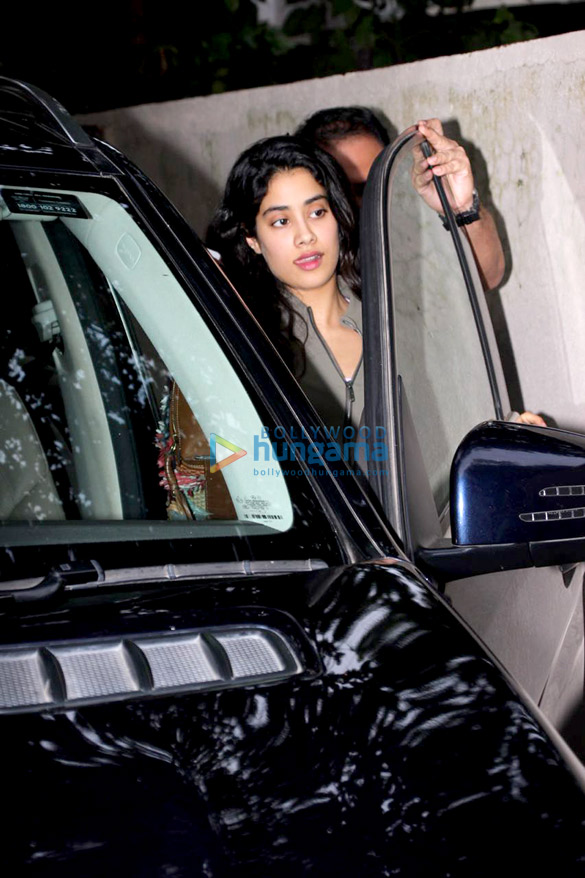 janhvi kapoor spotted at the matrix office 4 2