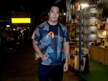 Kareena Kapoor Khan, Varun Dhawan, Huma Qureshi and others snapped at the airport