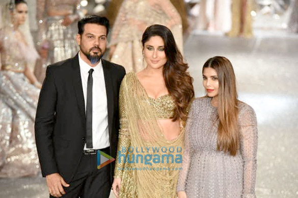 kareena kapoor khan walk the ramp for shane and falguni peacock 1