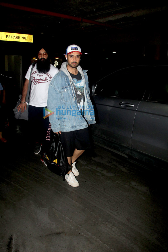 kartik aaryan diljit dosanjh and others snapped at the airport 2