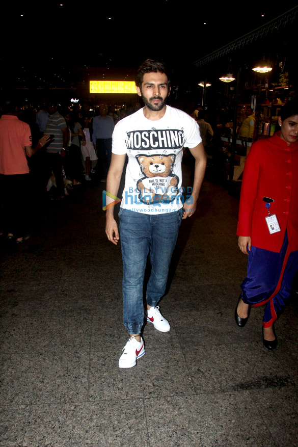 kartik aaryan diljit dosanjh and others snapped at the airport 4